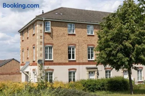 Home near Rugby Station for contractors and Work Commuters, 5 bedroom, Free Parking & Garden - Image 1