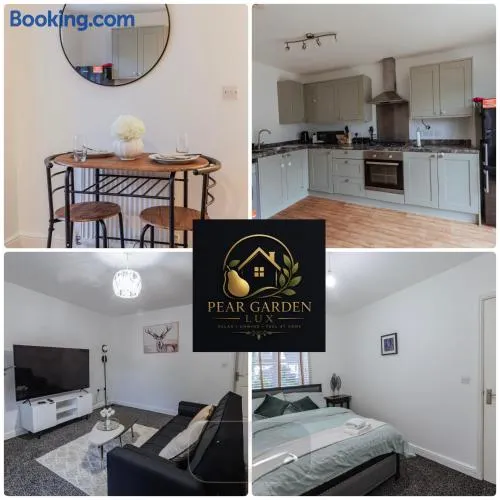 Spacious Peterborough PE1 3BR House For Short & Long Stay With Free Parking, WiFi & Garden, Contractors & Family Friendly - Image 1