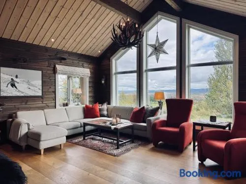 Spacious cabin in the mountains - Image 1