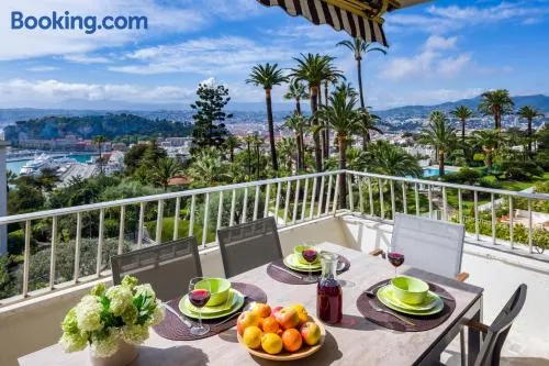Ferienwohnung Les Oliviers über den Dächern von Nizza ruhig sonnig Meerblick Pool Tiefgarage Parkplatz - Image 1