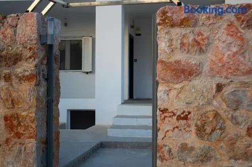 Ariadnis Spacious 3Bd home, 10 mins to Airport, Port, Beach - Image 1