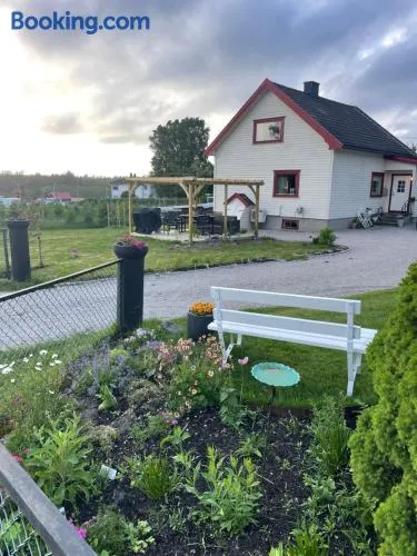 Bestemors hus med kystnær beliggenhet - Image 1
