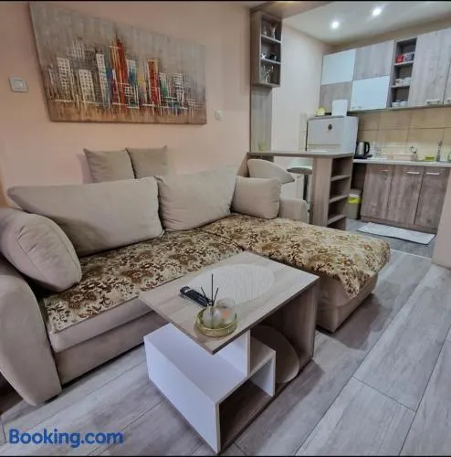 Square Apartment - Image 1