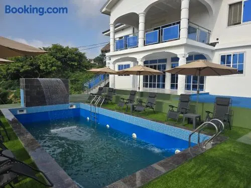 Cape Coast Travellers' Inn - Image 1