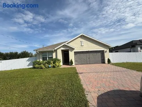 Great location and amenities - Image 1