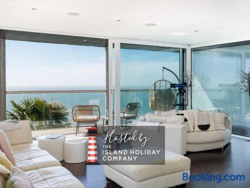 Kittiwake - Ventnor Bay with Hot Tub - Image 1