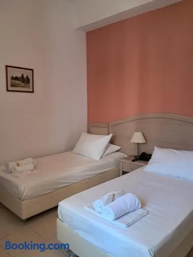 Ξενώνας Αμαλία - Guesthouse Amalia - Image 1