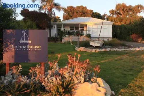 The Boathouse, a place to unwind & explore - Image 1