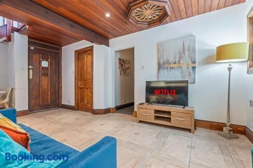 Stacey's 4 Bedroom House in Pontypool - Image 1