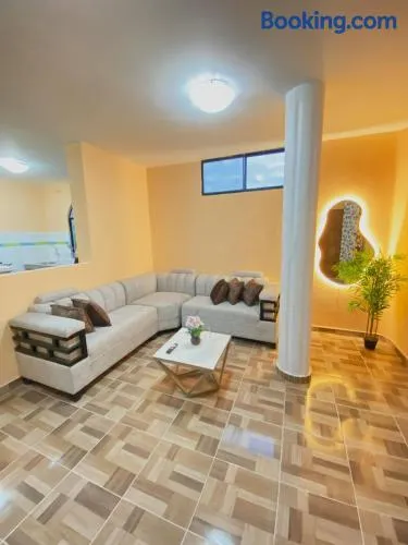 Departamento en San Cristóbal a 5 minutos del malecón, con 2 habitaciones, 4 camas, sala de estar, área de comedor, cocina equipada y excelente ubicación - Marysol - Galápagos Home - Image 1