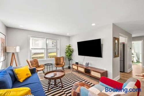 5 BR Stay Near Northwest Stadium for March 29 COL vs FRA - Image 1