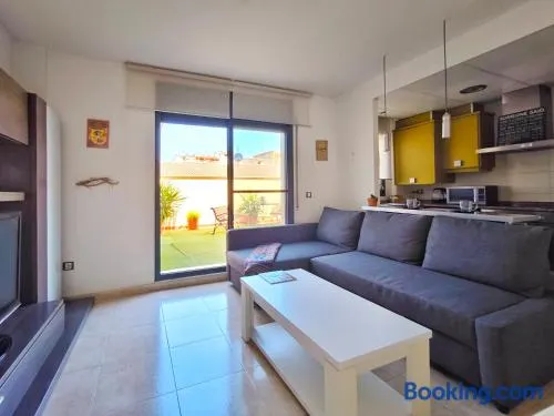 Amplio y Cómodo Apartamento con Terraza, Ulldecona - Image 1