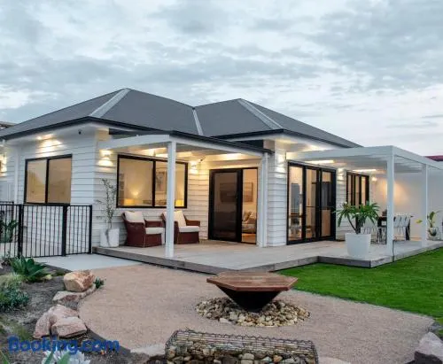 Skipper’s Lakes Entrance *Waterfront* - Image 1