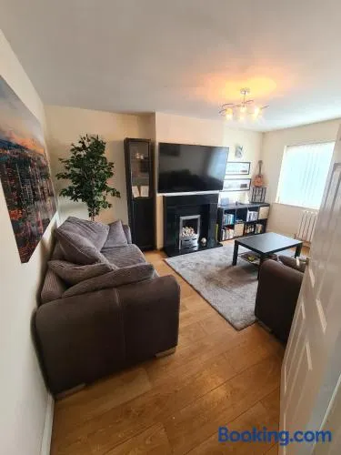 Stylish family home with free parking near Bristol & Bath - Image 1