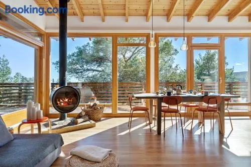 Casa nórdica en el bosque con vistas al mar - Image 1