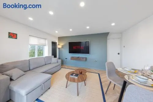 Cosy Flat with Stunning Views - Image 1