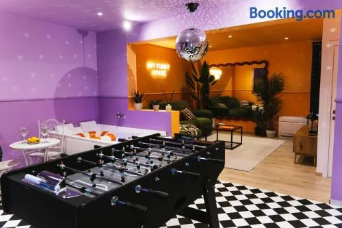 My Funky House - Jacuzzi, Sauna, billard, cinéma, Nintendo Switch, jeux, filet suspendu - Image 1