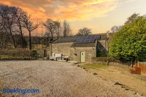 Kilnsey Wellbeing Barn With Hot Tub, Cold Plunge, Pet Friendly - Image 1