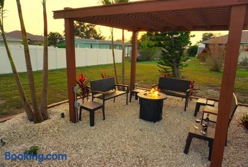 Close To Beach! 3 Bedroom 2 Bath - Image 1