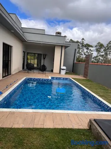 Linda Casa com Piscina e muito lazer em Quadra SP - Image 1
