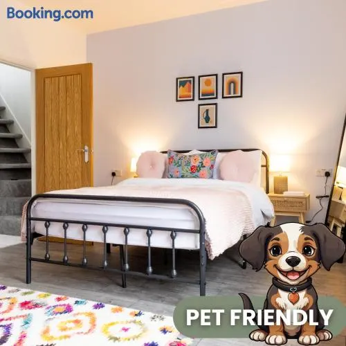 2BR Modern Hebden Hideaway, Canal side, Stylish and Cosy - Image 1