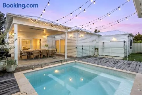 The White House - Pet Friendly with Heated Swimming Pool - Image 1