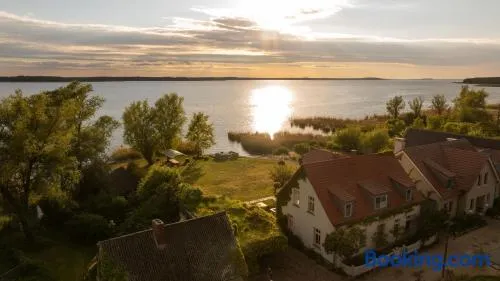 Ferienhaus Peeneblick - exklusives Traumhaus in Direktlage am Wasser mit Bootssteg und Aussensauna - Image 1