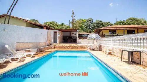 Sitio em Aracariguama com Piscina e Churrasqueira - Image 1