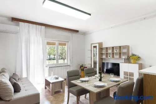 Spacious and cozy apartment with garden near Pula - Image 1