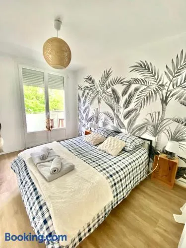 Superbe appartement au calme avec parking gratuit. - Image 1