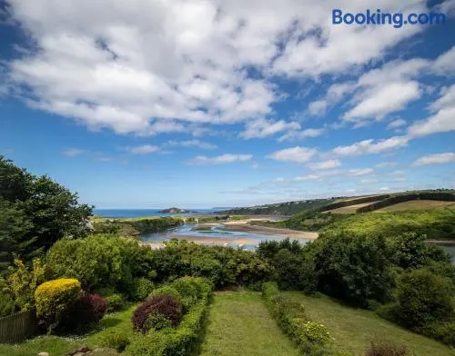 3 Avonside, 5 min walk to beach, Bantham, SDevon - Image 1