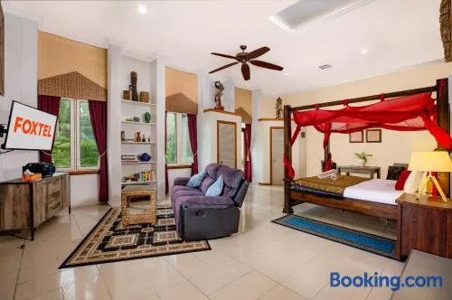 LUXURY Apartment Studio PORT DOUGLAS 65 SQ MTRS and Bath - Image 1