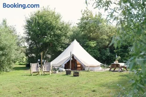 Smuk Grutte Bell Tent nabij het water in Friesland - Image 1