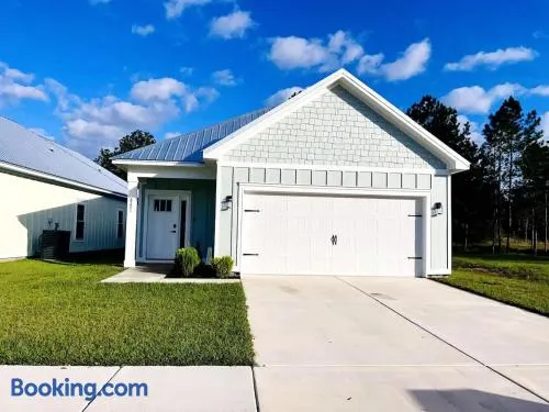 Beachy cottage near Sports Complex OWA beaches shopping restaurants mini golf Central to all the fun Foley has to offer - Image 1