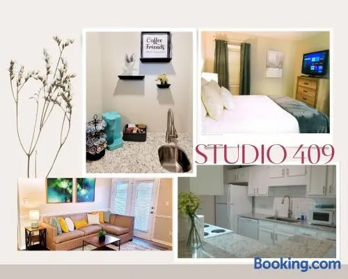 Studio 409 Spring Lake - Fayetteville Near Fort Brag - Accessible 1st Floor with Self Check-in and Premium Wifi - Image 1