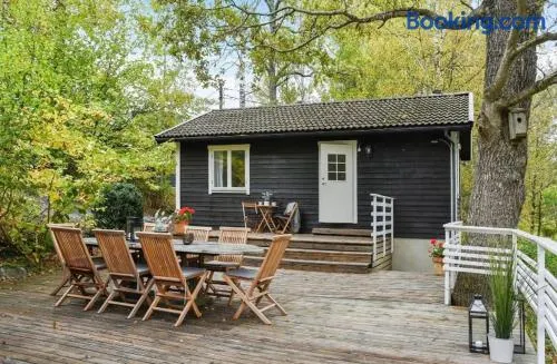 Modern cottage with sunny terrace - Image 1