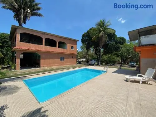 CASA inteira entre Guaratiba e Campo Grande, Rio de Janeiro, RJ - a 40 min da praia, próximo ao Estádio Miecimo da Silva e Park Shopping-Ideal para descanso, encontros, festa e lazer-3000 m2 - Image 1