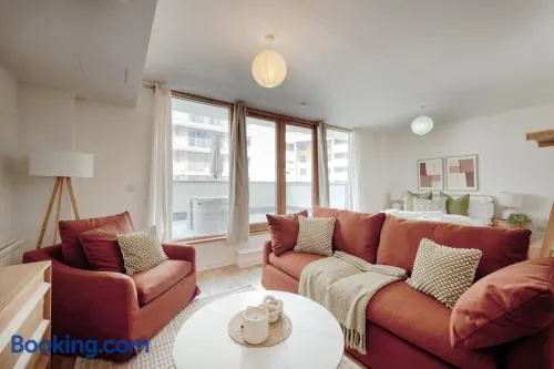 Open-plan Studio Apartment near Harbourside - Image 1