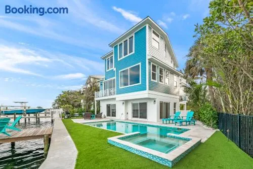 Bayfront Paradise -AMIL - Image 1