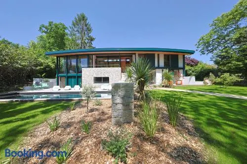 Spectaculaire villa d'architecte avec piscine à 2km des plages - Image 1