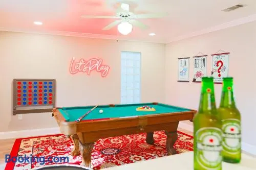 Pool Table, Minigolf, Games at Pondside FunHouse - Image 1