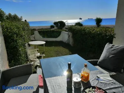 APARTAMENTO BAJO NATURISTA A PIE DE PLAYA. - Image 1