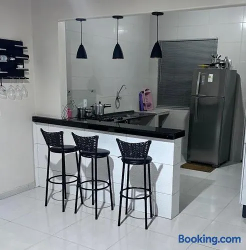 Casa Aconchegante com Localização Estratégica - Image 1