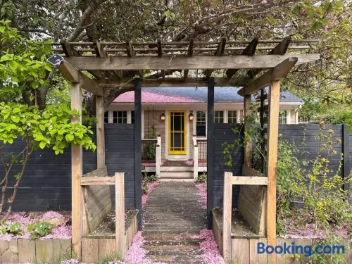 Charming Cottage - Image 1