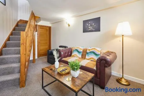 Host & Stay - Queens Road - Image 1