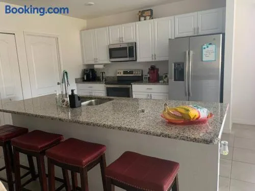 3 bedroom house near the beach - Image 1