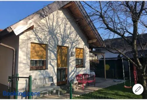Knusperhaus mit Garten - Image 1