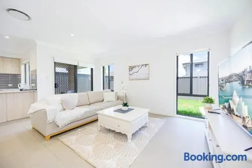 Sydney Cobbitty 4bed house close Oran Park - Image 1