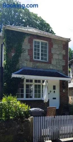 Quince Cottage - Image 1