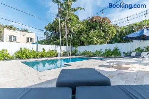 Casa Belle 3br W Pool & Bbq 10 Mins To Beach - Image 1